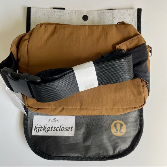 🆕 NWT lululemon clean lines belt bag 2L - burnt caramel/black - Picture 6 of 13